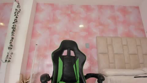 karoline  online show from 04.08.26