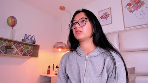 Aily Yozuko online show from 12.29.24