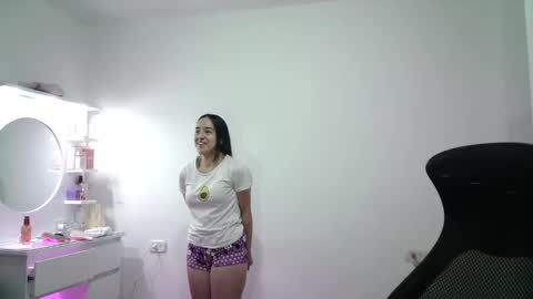 Snapshot of aineangeel chatting on 11.05.25 AINE online show from 11.05.25