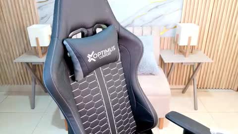 Snapshot of ainhoa_56 chatting on 09.18.25 Ainhoa online show from 09.18.25