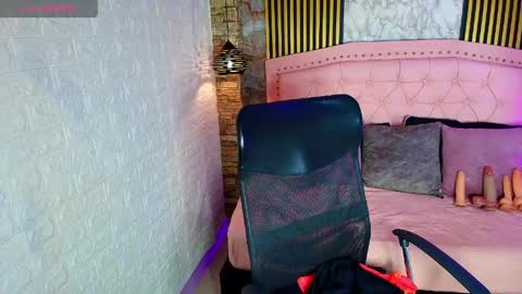 Snapshot of aisha__cambell chatting on 04.30.26 aisha__cambell online show from 04.30.26