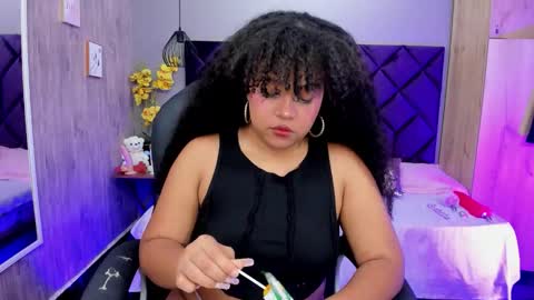 Snapshot of aisha_linh chatting on 11.12.25 Aisha online show from 11.12.25