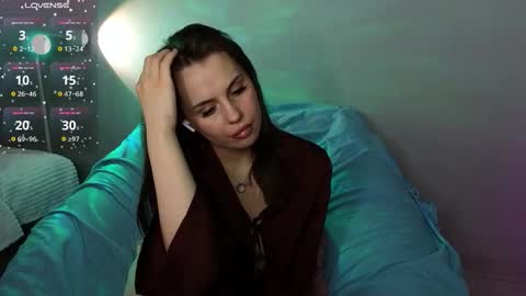 Aisha online show from 09.12.25