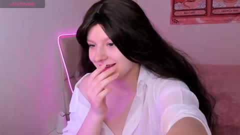Snapshot of aishaaysitt chatting on 10.11.25 Aisha online show from 10.11.25