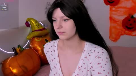 Snapshot of aishaaysitt chatting on 10.21.25 Aisha online show from 10.21.25