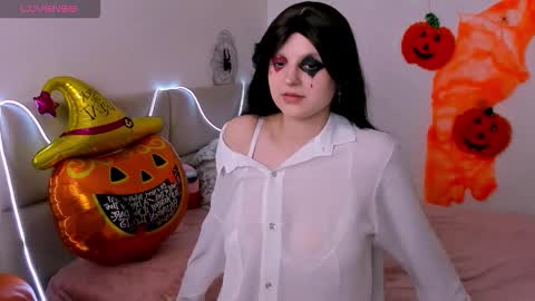 Snapshot of aishaaysitt chatting on 10.31.25 Aisha online show from 10.31.25