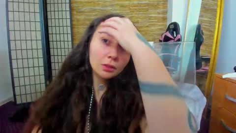 Aisha online show from 12.17.25