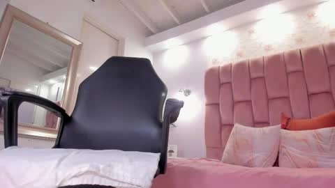 Snapshot of aishathorne chatting on 10.14.25 aisha online show from 10.14.25