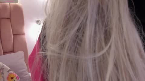 Snapshot of aishathorne chatting on 10.19.25 aisha online show from 10.19.25
