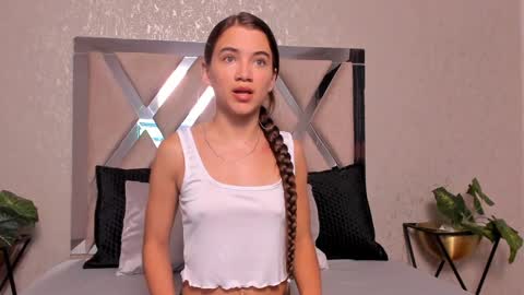 Snapshot of aitana_baker_ chatting on 01.10.25 little aitana  online show from 01.10.25