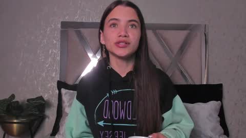 Snapshot of aitana_baker_ chatting on 02.06.25 little aitana  online show from 02.06.25