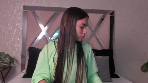 Snapshot of aitana_baker_ chatting on 02.08.25 little aitana  online show from 02.08.25