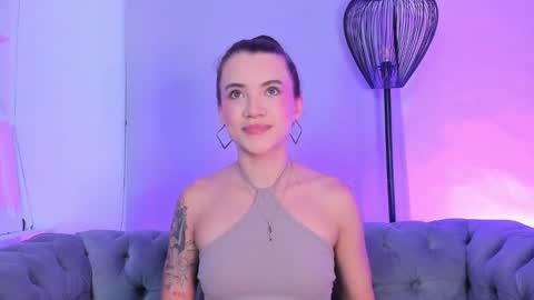 Snapshot of aitana_baker_ chatting on 10.08.25 little aitana  online show from 10.08.25