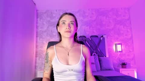 Snapshot of aitana_baker_ chatting on 10.09.25 little aitana  online show from 10.09.25