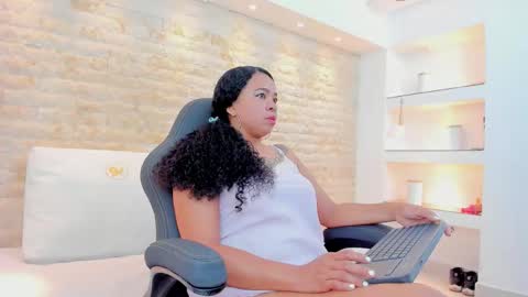 Snapshot of aitana_cole chatting on 02.26.26 AITANA online show from 02.26.26