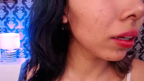 A K A N E  U W U online show from 12.22.24