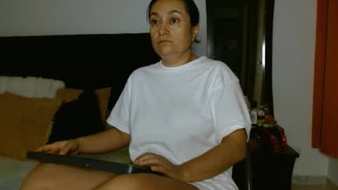Snapshot of akanekihm chatting on 06.11.26 MIRANDA online show from 06.11.26