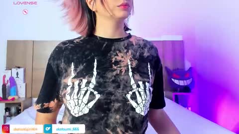 Snapshot of akatsumi_ chatting on 09.18.25 Akartsumi online show from 09.18.25