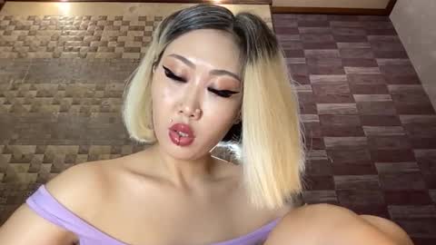 Snapshot of akemi_jp chatting on 10.12.25 Akemi online show from 10.12.25