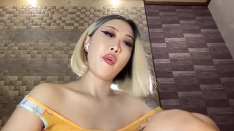 Snapshot of akemi_jp chatting on 10.13.25 Akemi online show from 10.13.25