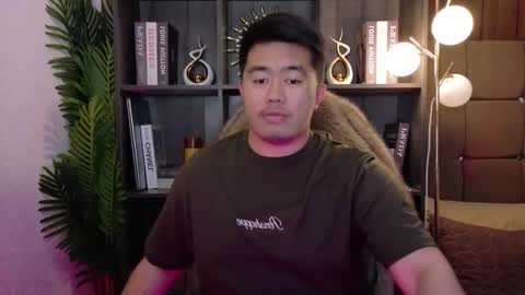 Snapshot of akihiro_morningstar chatting on 12.20.25 Dave online show from 12.20.25