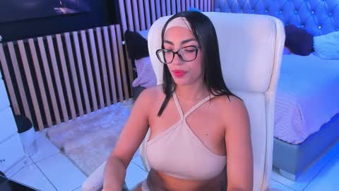 Snapshot of alaia_alegria chatting on 12.04.25 Alaia Alegria online show from 12.04.25