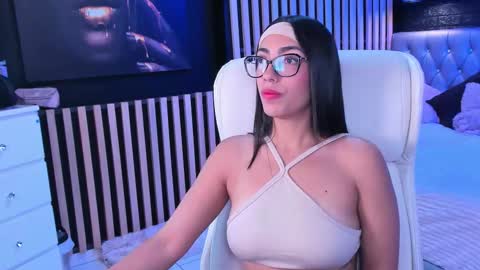 Snapshot of alaia_alegria chatting on 12.17.25 Alaia Alegria online show from 12.17.25