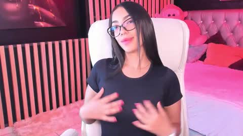 Snapshot of alaia_alegria chatting on 12.21.25 Alaia Alegria online show from 12.21.25