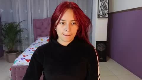 Snapshot of alaia_skater chatting on 10.08.25 Alaia Skater online show from 10.08.25