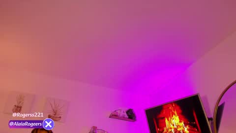 Snapshot of alaiarogerss chatting on 05.19.26 online show from 05.19.26