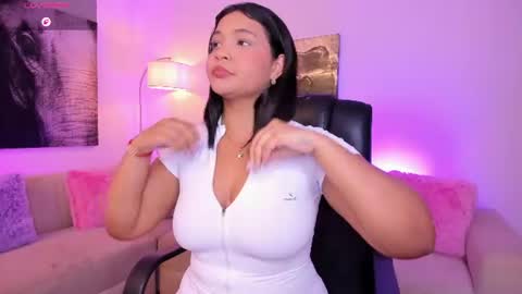 Snapshot of alaiia7 chatting on 06.17.26 Alaia online show from 06.17.26