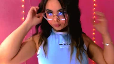 Snapshot of alaiia_rosse chatting on 03.27.26 Alaiia online show from 03.27.26