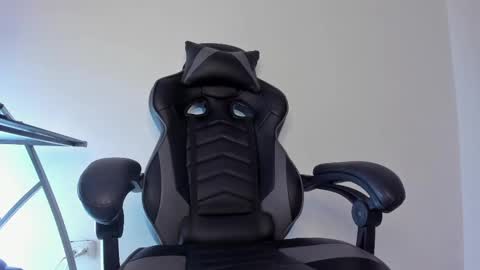 Snapshot of alan_muscle chatting on 03.05.25 Alan online show from 03.05.25