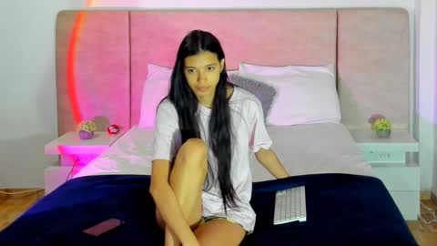 Snapshot of alana__get chatting on 01.04.25 online show from 01.04.25