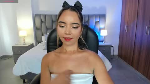 Snapshot of alana_martiins chatting on 04.15.26 alana online show from 04.15.26