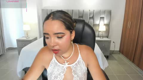 Snapshot of alana_martiins chatting on 04.28.26 alana online show from 04.28.26