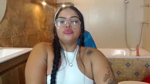 Snapshot of alana_roggers_ chatting on 09.30.25 Alana Rogers online show from 09.30.25