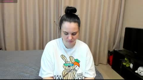 Snapshot of alanabrox chatting on 05.29.26 Julia online show from 05.29.26