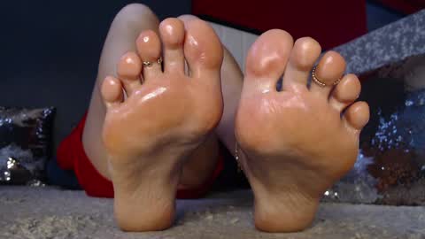 Snapshot of alanna_gold chatting on 12.24.24 Alanna online show from 12.24.24