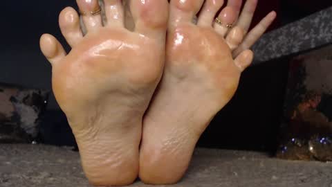 Snapshot of alanna_gold chatting on 01.04.25 Alanna online show from 01.04.25