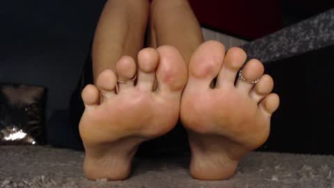 Snapshot of alanna_gold chatting on 01.05.25 Alanna online show from 01.05.25