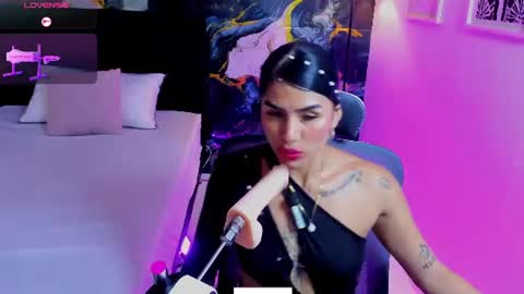 Snapshot of alanna_wild chatting on 06.19.26 Alana online show from 06.19.26