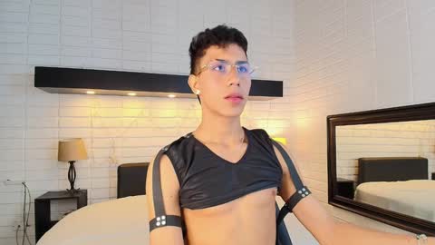 Snapshot of alannaughty_ chatting on 01.07.25 alannaughty_ online show from 01.07.25