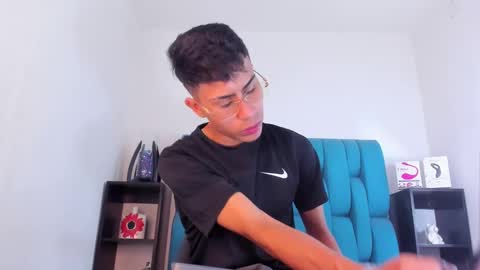 Snapshot of alannaughty_ chatting on 01.19.25 alannaughty_ online show from 01.19.25