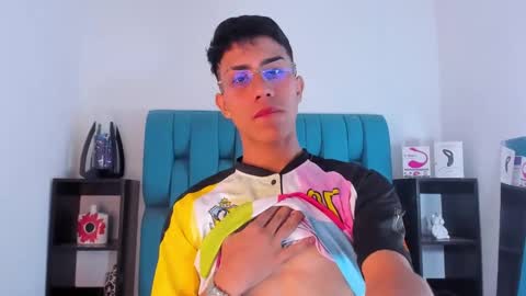 Snapshot of alannaughty_ chatting on 01.19.25 alannaughty_ online show from 01.19.25