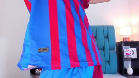 Snapshot of alannaughty_ chatting on 01.21.25 alannaughty_ online show from 01.21.25