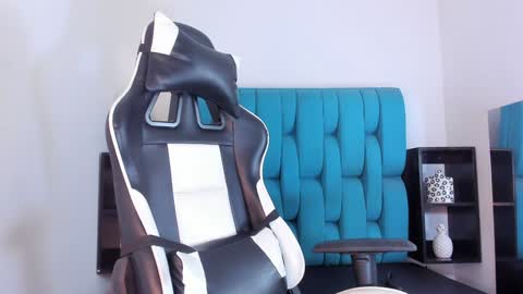 Snapshot of alannaughty_ chatting on 01.24.25 alannaughty_ online show from 01.24.25