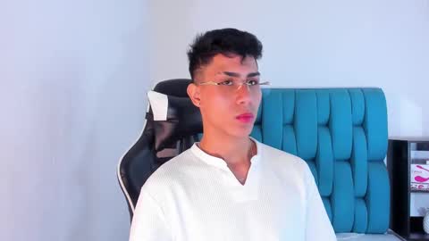 Snapshot of alannaughty_ chatting on 02.12.25 alannaughty_ online show from 02.12.25