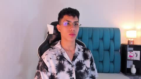 Snapshot of alannaughty_ chatting on 02.13.25 alannaughty_ online show from 02.13.25