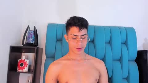 Snapshot of alannaughty_ chatting on 03.04.25 alannaughty_ online show from 03.04.25